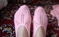How to knit slippers with knitting needles with your own hands: we knit slippers and slippers with knitting needles, detailed description and knitting patterns