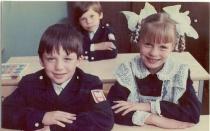 Školní uniforma 80. let pro dívky